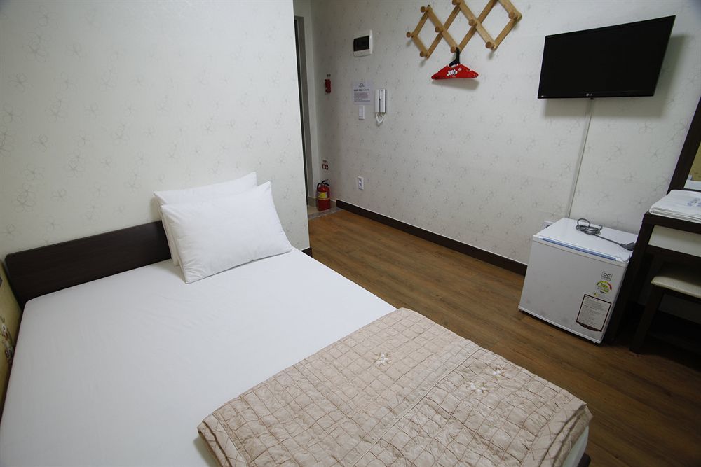 Jongnowon Hostel Seoul Exterior photo